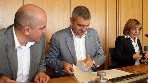 Столичният общински съвет пак започна заседанието си със скандал