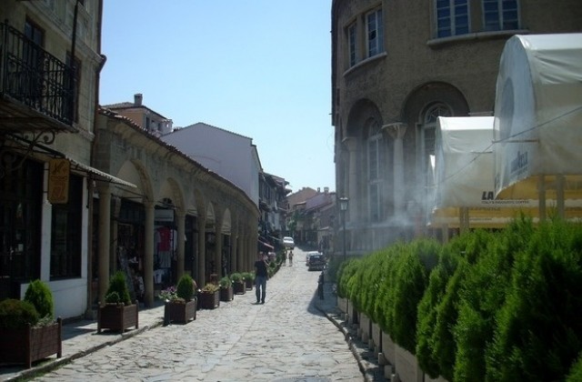 Без автомобили по Самоводската чаршия през деня и нови паркинги в Арбанаси от догодина