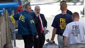 Големият брат наблюдава ФБР чете имейли и знае къде се