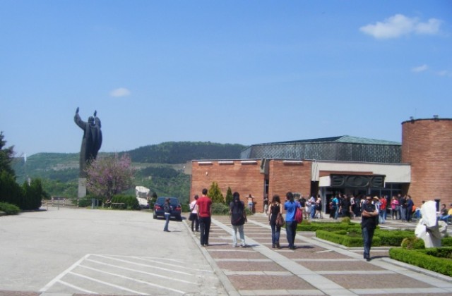 Тържествено събрание във ВТУ за студентския празник
