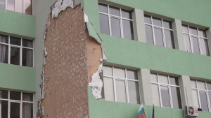 Общината готова да възстанови фасадата на Първо училище