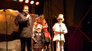 Кметът Даниел Панов и двама малчугани запалиха коледните светлини на