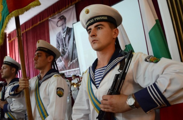 Военноморското училище чества патронния си празник