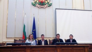 Четирима казанлъчани участваха в сесия на младежкия парламент