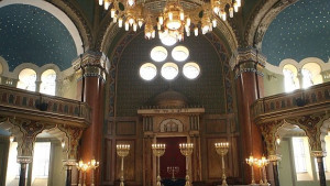 Запалват ритуално свещите за Ханука в софийската синагога