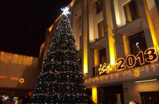 Децата от Г. Оряховица посрещнаха Дядо Коледа