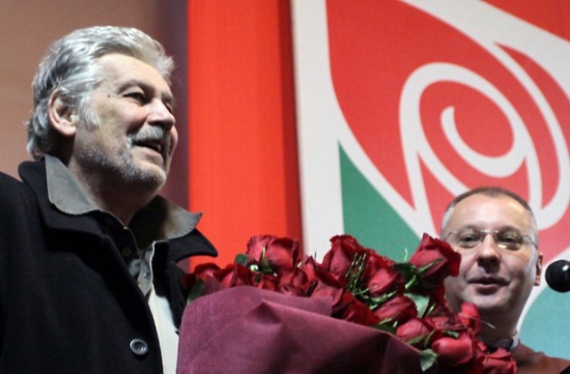 БСП подари на Стефан Данаилов 71 рози в навечерието на рождения му ден