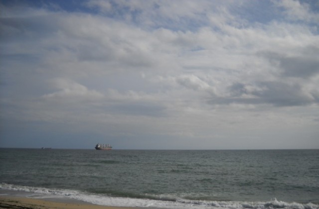 Пристанището затворено заради силен вятър