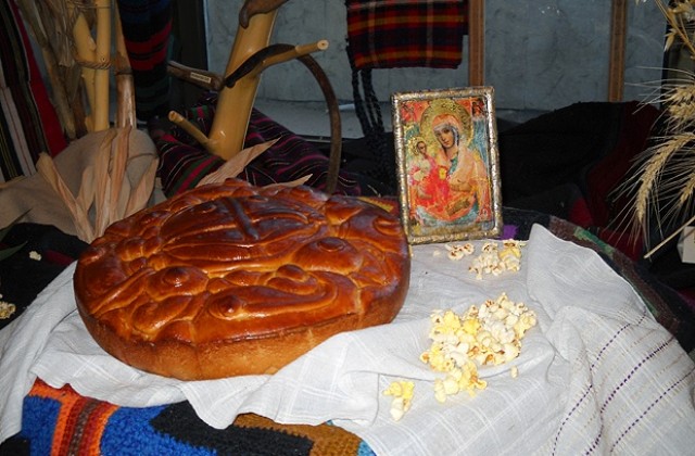 Художници от ОДЗ  № 4 представят изложба за хляба