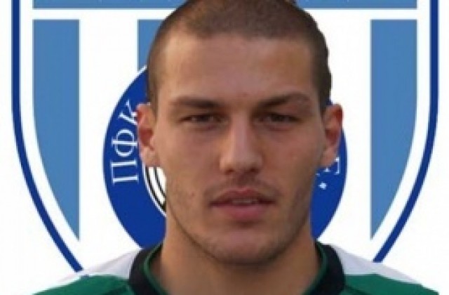 Росен Колев си съдра фланелката от яд след загубата на Черно море