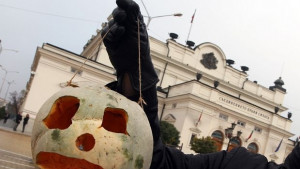 Стъпка напред две назад