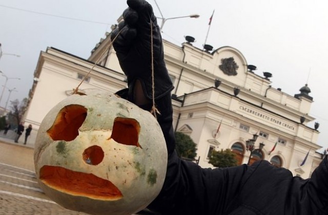 Стъпка напред, две назад