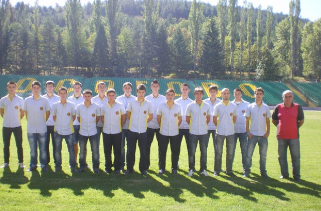 Канарчетата биха Велбъжд с 4:0