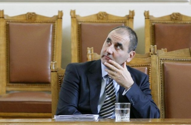 Длъжността президент е само протоколна според Цветанов