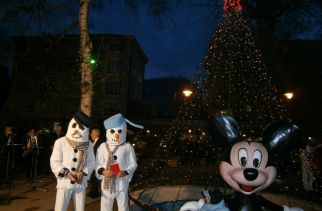 Днес се открива Коледното градче