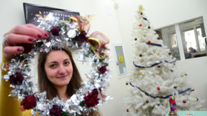 Студенти правят благотворителен коледен базар