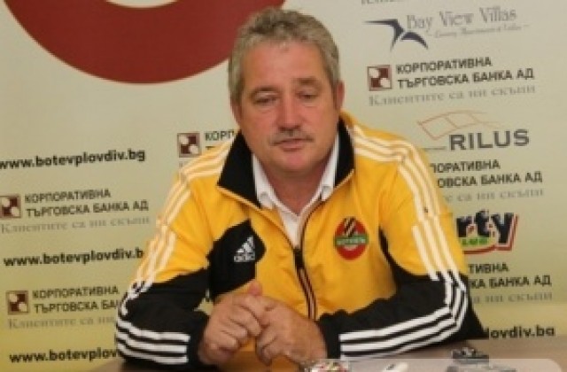 Ботев освободи Феро, Мъри Стоилов поема „канарчетата“