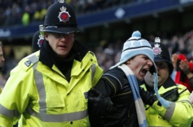 Фенът, нападнал Рио Фърдинанд се извини официално