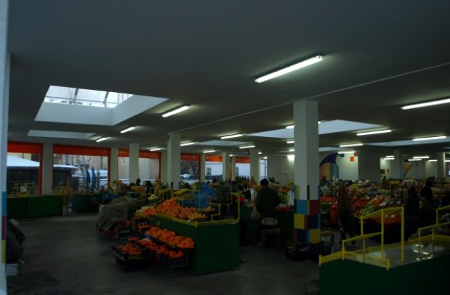 Опаковаха Четвъртък пазара заради студа