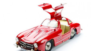 Автомобилите SL и техните умалени копия станаха на 60 години