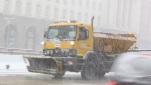 160 снегорина почистват столицата