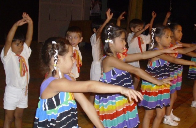 Концерт-подарък за децата от дом Дебелянов в Силистра