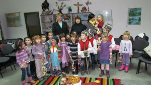 Деца от ЦДГ Р Княгиня с коледен поздрав към екоинспекцията