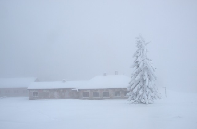В Ягодина очакват експерти във връзка със свлачището, което затвори пътя