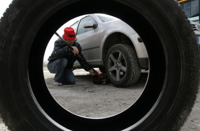 Ограбиха варненец, докато сменя гумата на колата си