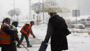 Снегопочистващите фирми ще работят и през нощта