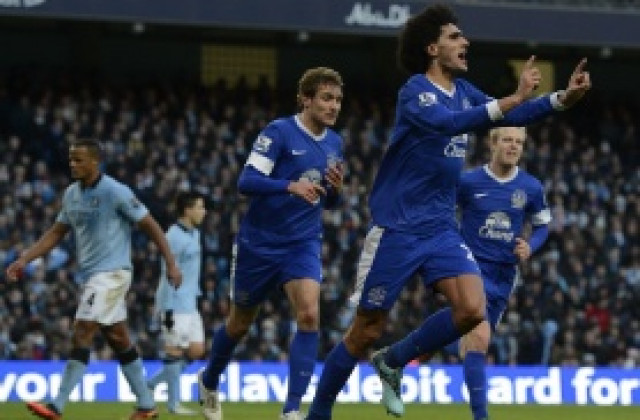 Стийв Кларк и Фелайни са мениджър и играч на месеца