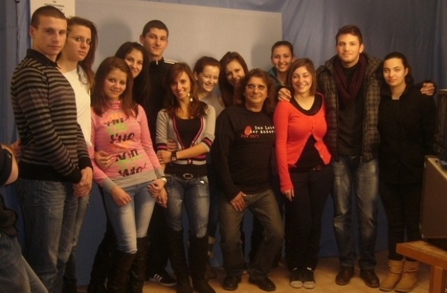 Ученици от Хуманитарна гимназия се обучаваха в университетския медиен център