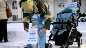 Родители протестираха срещу монопола върху образованието на 4годишните