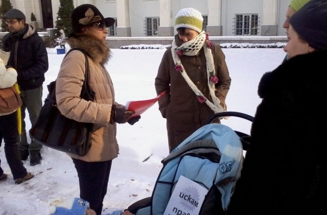 Жените-социалистки подкрепиха протеста на родителите