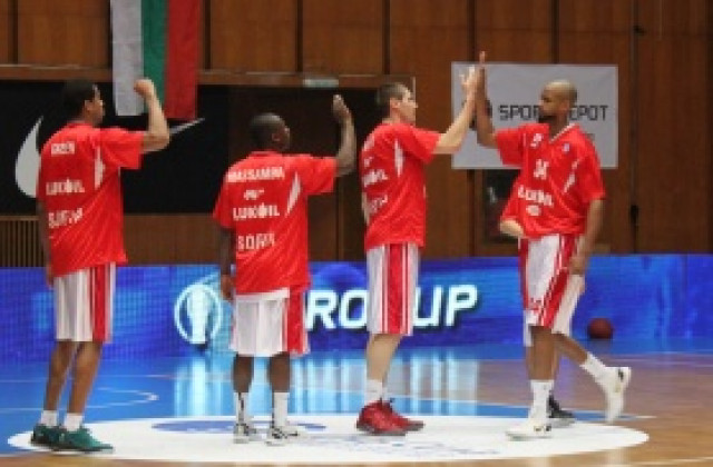 Чистката в Лукойл почва от Абукар, Златев ще решава за треньора