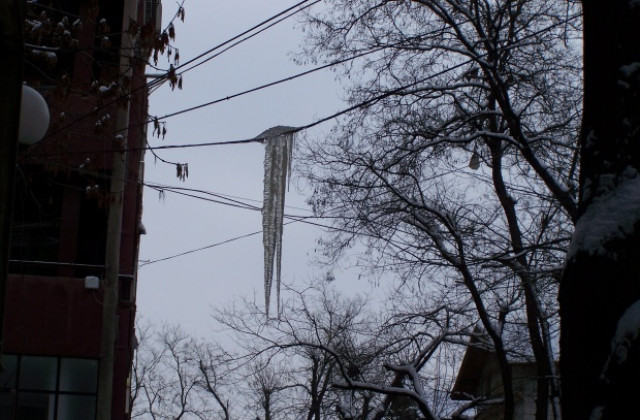 Поледици в Смолянско, с вериги през прохода „Превала“
