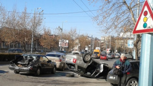 Верижна катастрофа с шест автомобила на бул Найчо Цанов
