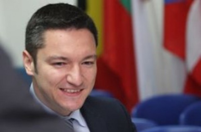 ЕП поиска политическа изолация за украинската крайнодясна партия Свобода