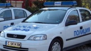 Неизвестен стреля по прозорец на къща