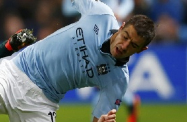 Полицията разследва Коларов, разменял си расистки обиди с албански фен