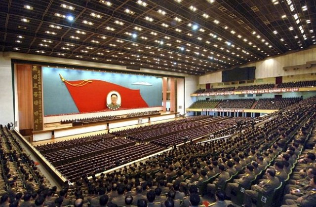 Северна Корея отбеляза първата годишнина от смъртта на Ким Чен-ир