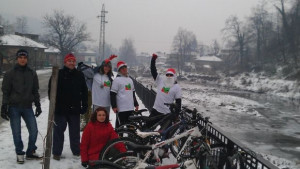 Въпреки поледицата Коледа на колела се състоя и в Трявна