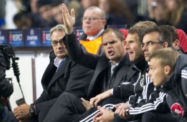 Аякс с шеста победа поред, само на точка зад ПСВ и Твенте