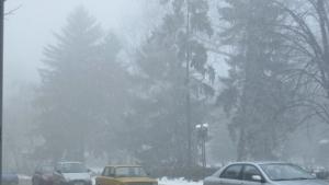 Пътищата проходими на места има мъгла