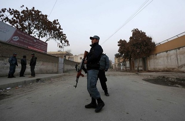 Бомба избухна пред американска частна компания в Кабул