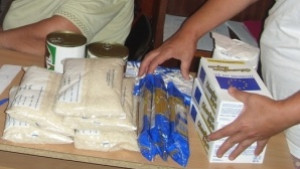 Даряват медикаменти и храна на социално слаби във Водолей