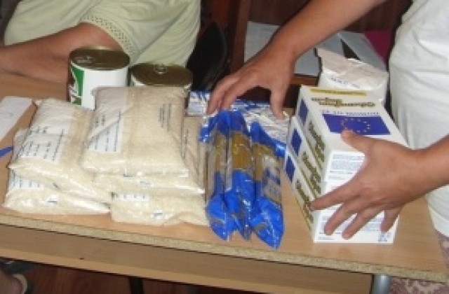 Даряват медикаменти и храна на социално слаби във Водолей