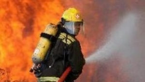 Огнеборци спасиха земеделска техника