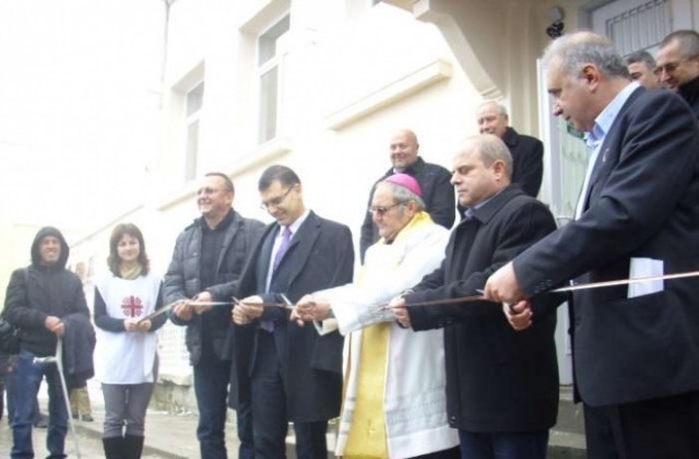 Министър Дянков откри новия приют за бездомници