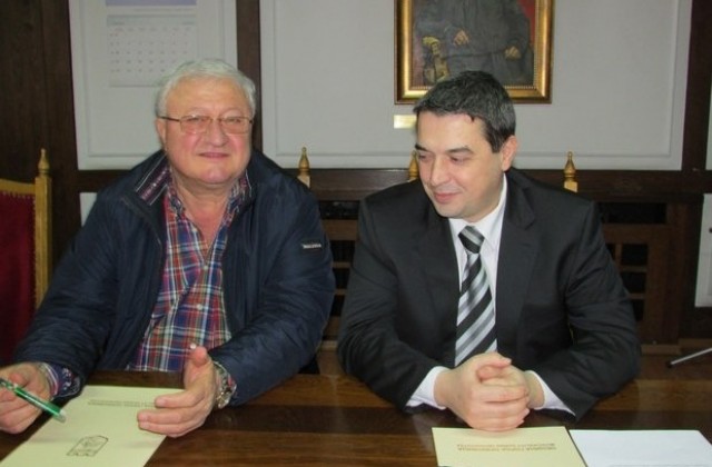 Бизнесменът Павел Петров пое годишната издръжка на детския тим на Локомотив